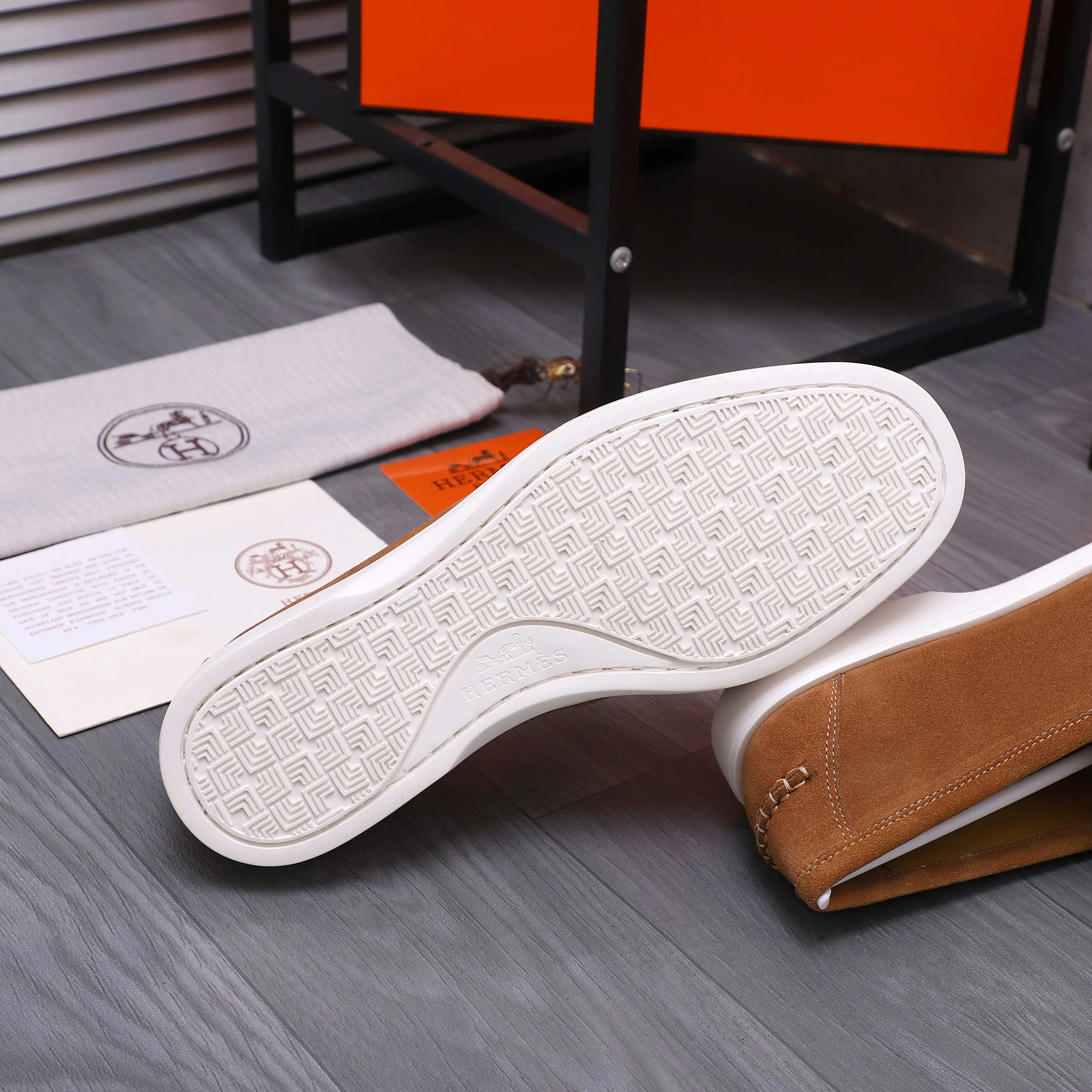 Men's shoes 💰p560 Product trademark: HERMES "Hermès" casual slip-on men's shoes. Regular size: 38-46 (45.46 is custom-made and non-refundable) Product materials: Selected frosted cowhide upper, cowhide lining, original foam rubber ultra-light sole